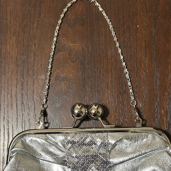 Elegant Silver Evening Clutch - Picture 3 of 5